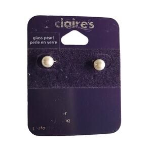 Claire’s Pearl Earrings NWT